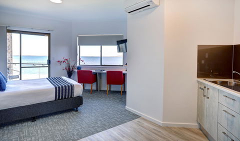 Limani Motel - Accommodation Main Beach 34