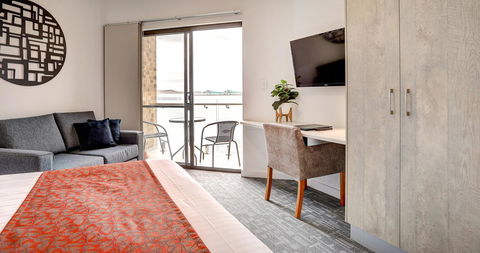 Limani Motel - Accommodation Main Beach 24