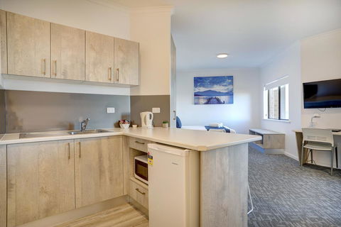 Limani Motel - Accommodation Main Beach 39