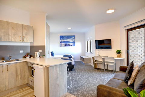 Limani Motel - Accommodation Main Beach 35
