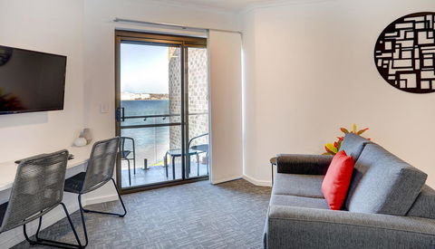 Limani Motel - Accommodation Main Beach 15