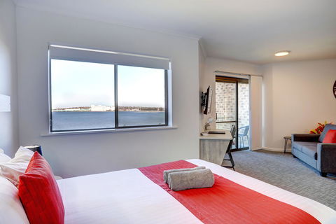 Limani Motel - Accommodation Main Beach 16