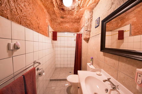The Underground Motel - Accommodation Main Beach 7