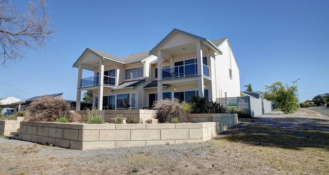 Bay Bliss - Accommodation Main Beach 4