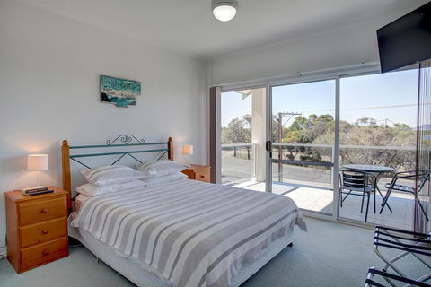 Bay Bliss - Accommodation Main Beach 12
