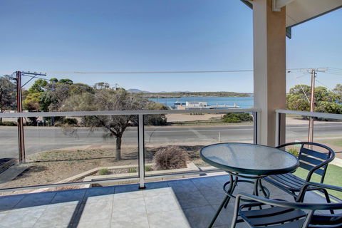 Bay Bliss - Accommodation Main Beach 13