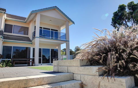 Bay Bliss - Accommodation Main Beach 0