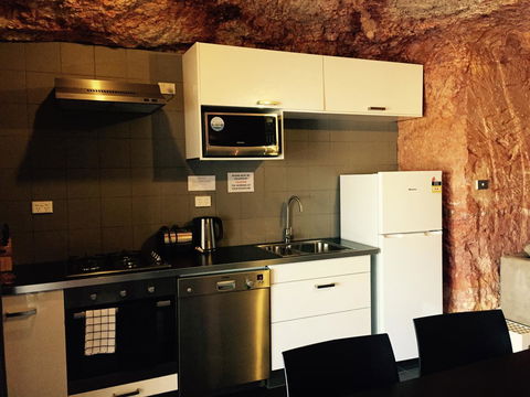 The Lookout Cave Underground Motel - Accommodation Main Beach 29