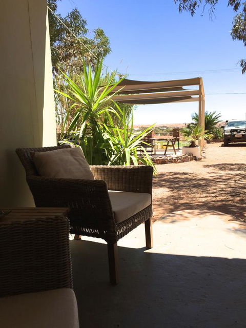 The Lookout Cave Underground Motel - Accommodation Main Beach 25