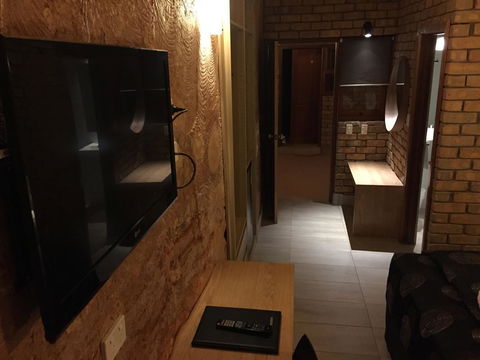 The Lookout Cave Underground Motel - Accommodation Main Beach 26