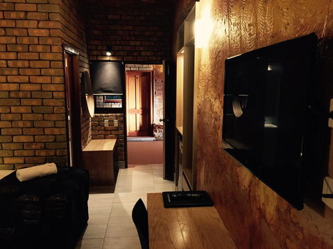 The Lookout Cave Underground Motel - Accommodation Main Beach 33