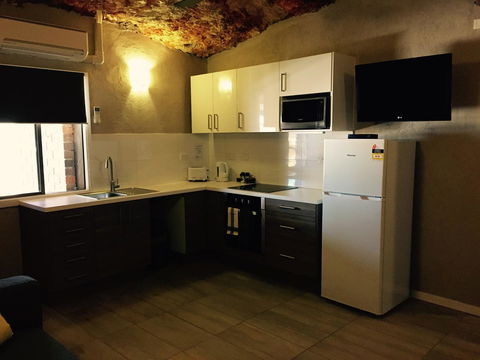 The Lookout Cave Underground Motel - Accommodation Main Beach 41