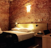 The Lookout Cave Underground Motel - Accommodation Main Beach