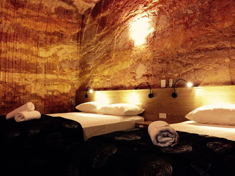 The Lookout Cave Underground Motel - Accommodation Main Beach 34