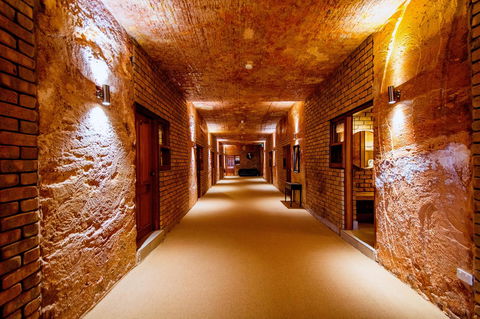 The Lookout Cave Underground Motel - Accommodation Main Beach 7