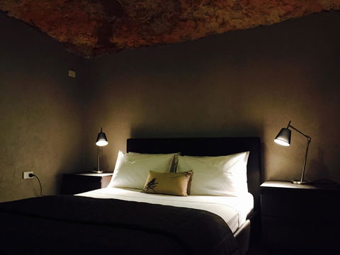 The Lookout Cave Underground Motel - Accommodation Main Beach 40