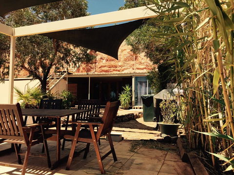 The Lookout Cave Underground Motel - Accommodation Main Beach 16