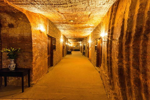 The Lookout Cave Underground Motel - Accommodation Main Beach 35
