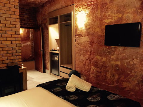 The Lookout Cave Underground Motel - Accommodation Main Beach 42