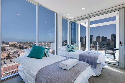 Light And Spacious, Stunning Views Of Adelaide - Accommodation Main Beach 6
