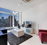Light and spacious stunning views of Adelaide - Accommodation Main Beach