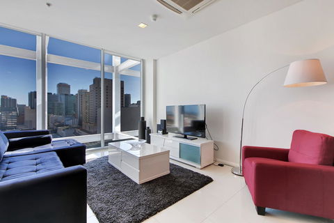 Light And Spacious, Stunning Views Of Adelaide - Accommodation Main Beach 0