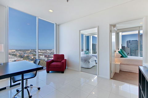Light And Spacious, Stunning Views Of Adelaide - Accommodation Main Beach 7