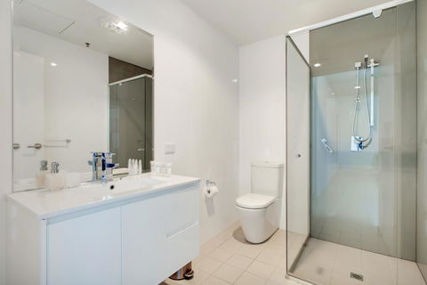 Light And Spacious, Stunning Views Of Adelaide - Accommodation Main Beach 8