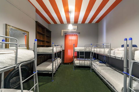 Tequila Sunrise Hostel Adelaide - Accommodation Main Beach 1