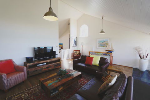 Caledonian Inn - Accommodation Main Beach 7