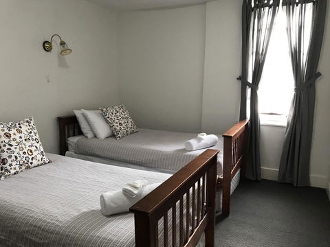 Caledonian Inn - Accommodation Main Beach 31