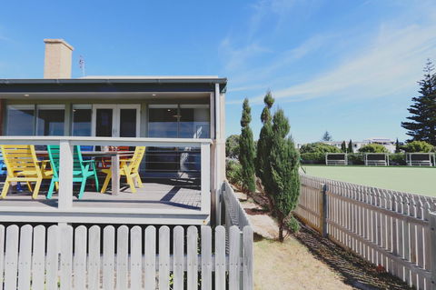 Caledonian Inn - Accommodation Main Beach 11