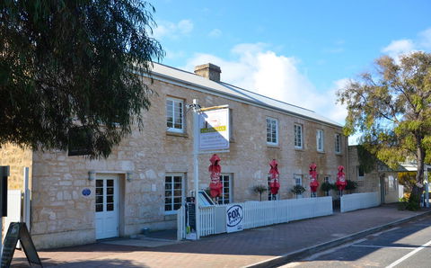 Caledonian Inn - Accommodation Main Beach 28