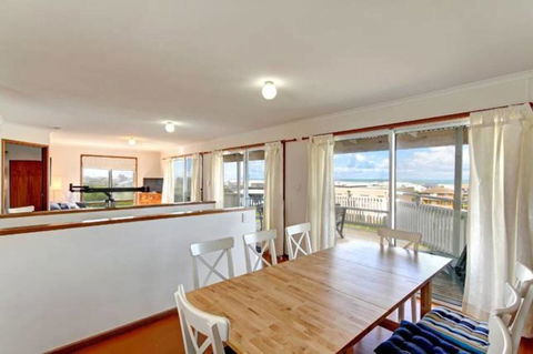 SeaWatch-Sea Views - Accommodation Main Beach 10