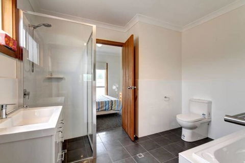 SeaWatch-Sea Views - Accommodation Main Beach 8