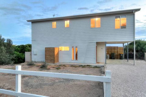 SeaWatch-Sea Views - Accommodation Main Beach 9