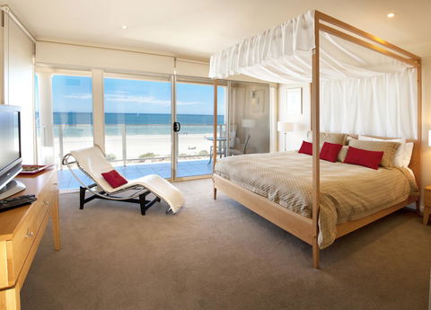 Adelaide Luxury Beach House - Accommodation Main Beach 4