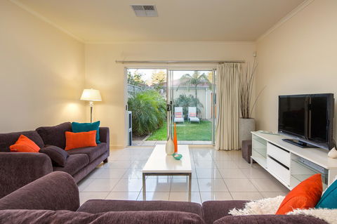 Adelaide Luxury Beach House - Accommodation Main Beach 32