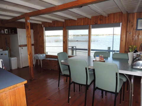 PS Federal Retreat Paddle Steamer Goolwa - Accommodation Main Beach 23