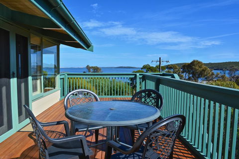 Dolphinview - Accommodation Main Beach 0