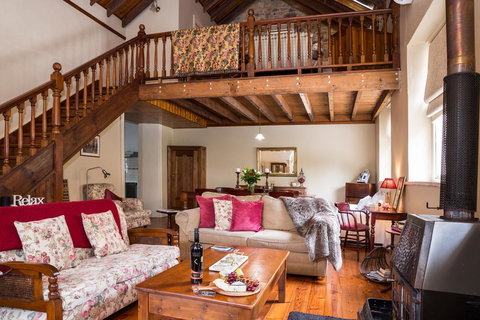 Clare Valley Heritage Retreat - Accommodation Main Beach 12