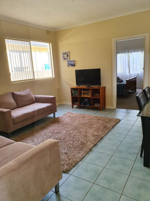 Super Central Location - Accommodation Main Beach 3