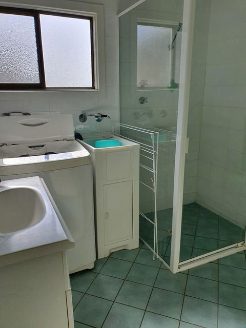 Super Central Location - Accommodation Main Beach 5