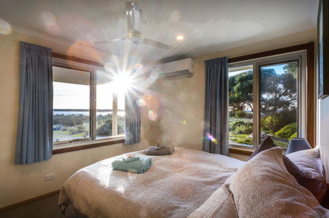 Southern Ocean Lookout - Accommodation Main Beach 4