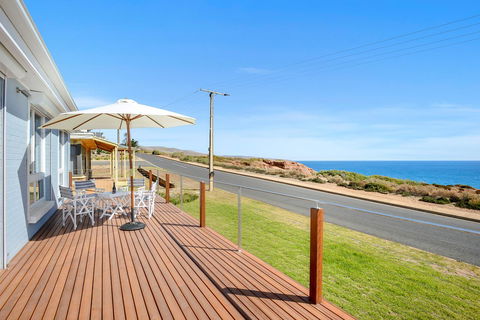 Salomon Sea Haus - Sellicks Beach - C21 SouthCoast Holidays - Accommodation Main Beach 0