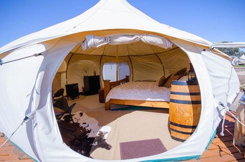 Bukirk Glamping & Fancy Coops - Accommodation Main Beach 10