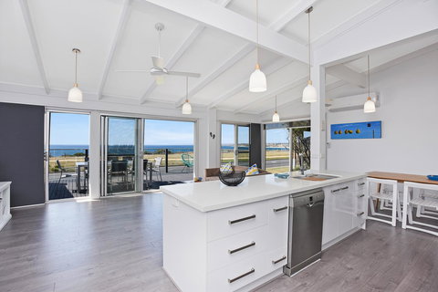 Sorrento - Aldinga Beach - Accommodation Main Beach 13
