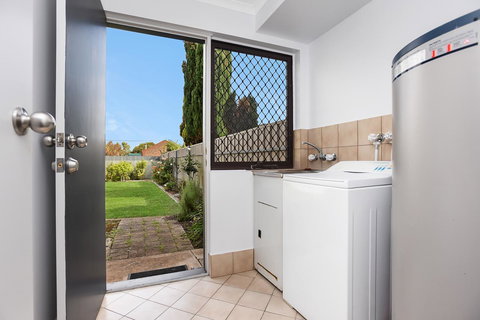 Sorrento - Aldinga Beach - Accommodation Main Beach 1