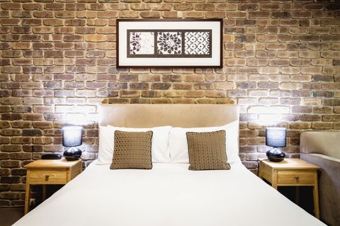 The Lodge By Manna - Accommodation Main Beach 5