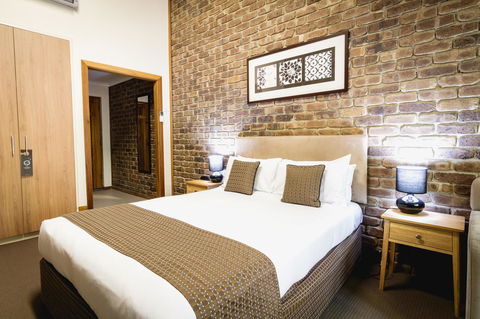 The Lodge By Manna - Accommodation Main Beach 2